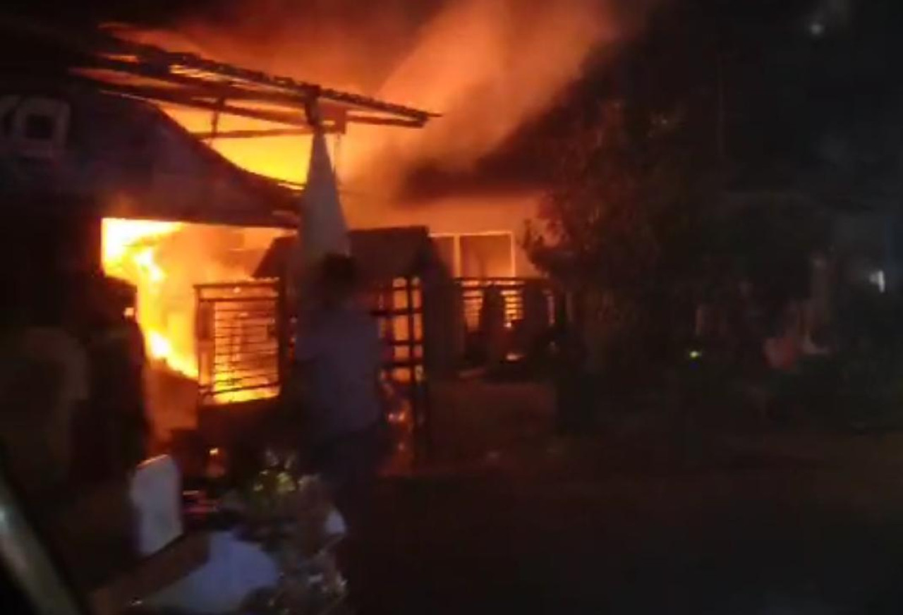 Ruko di Blitar yang ludes terbakar. (Foto: Bramanta/jatimnow.com)