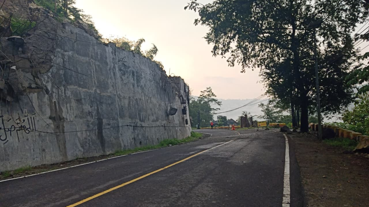Kondisi KM 16 Trenggalek yang saat ini ditutup. (Foto: BPBD Trenggalek for jatimnow.com)