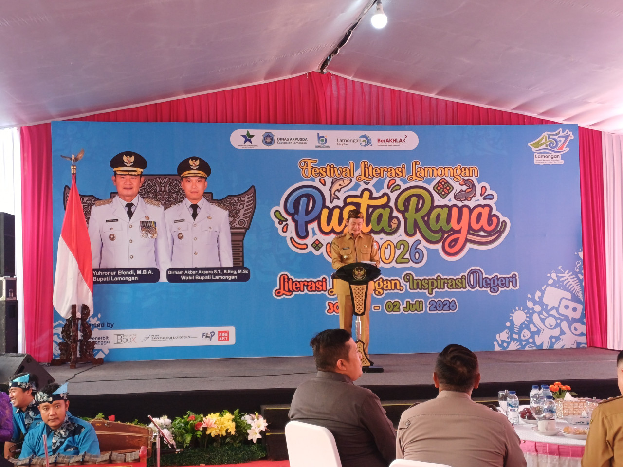 Bupati Lamongan buka festival literasi pusta raya Lamongan. (Foto : Adyad Ammy Iffansah/jatimnow.com)