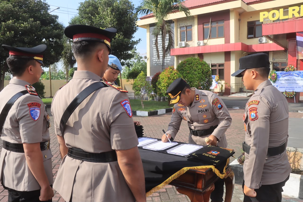 Sertijab PJU Polres Probolinggo. (Foto: Humas Polres Probolinggo for jatimnow.com)