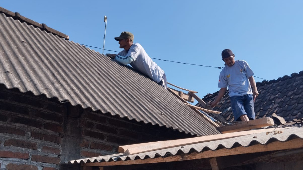 Kolaborasi Pramuka dan RSTN, Bedah 3 Rumah Tidak Layak Huni di Kota Kediri