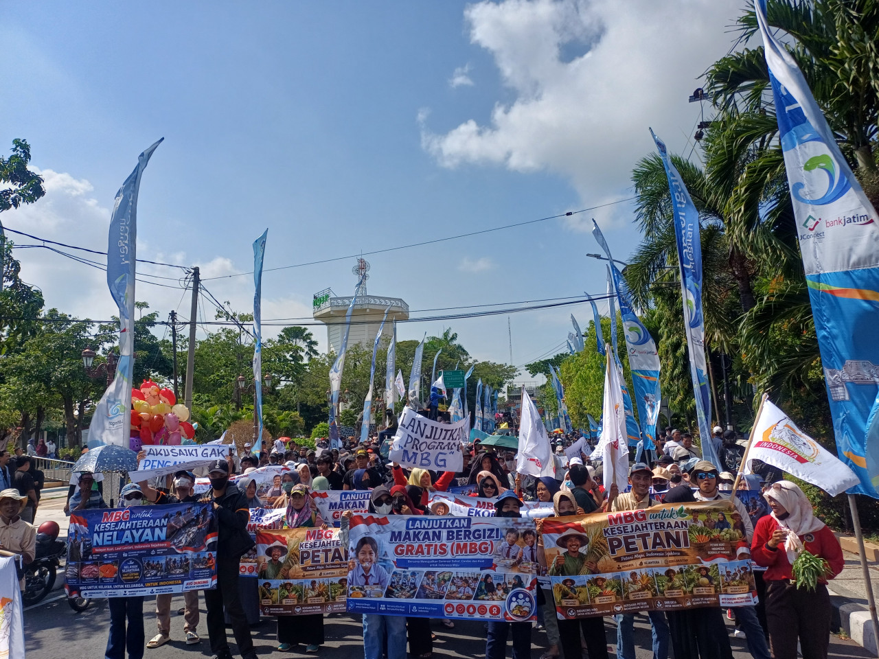 Aksi damai dukung Program MBG di Kabupaten Lamongan. (Foto : Adyad Ammy Iffansah/jatimnow.com)