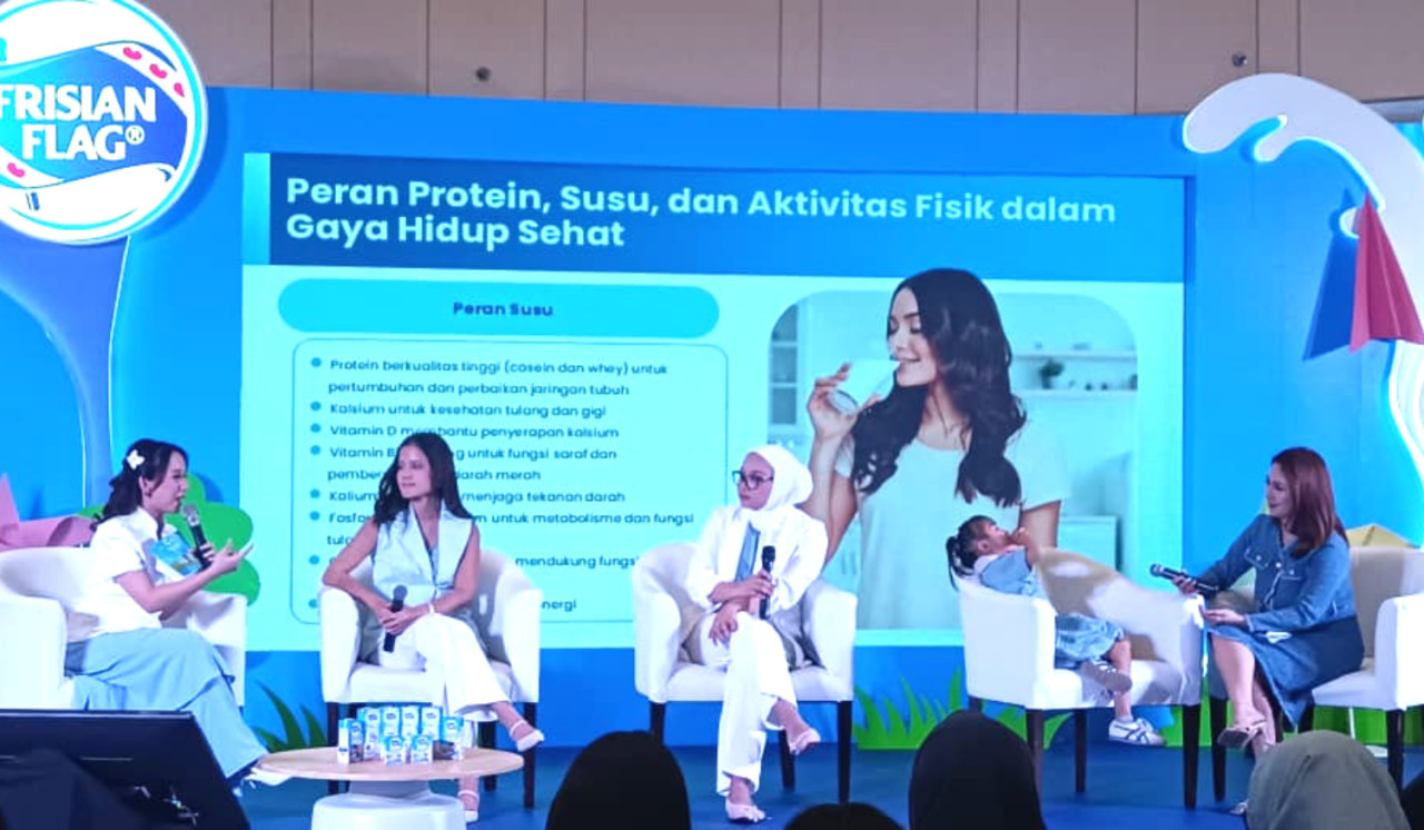 Talkshow edukasi nutrisi dalam rangkaian acara Frisian Flag Temani Langkahmu, Kini dan Nanti di Surabaya, Jumat (19/6/2026). (Foto: Ali Masduki/jatimnow.com)