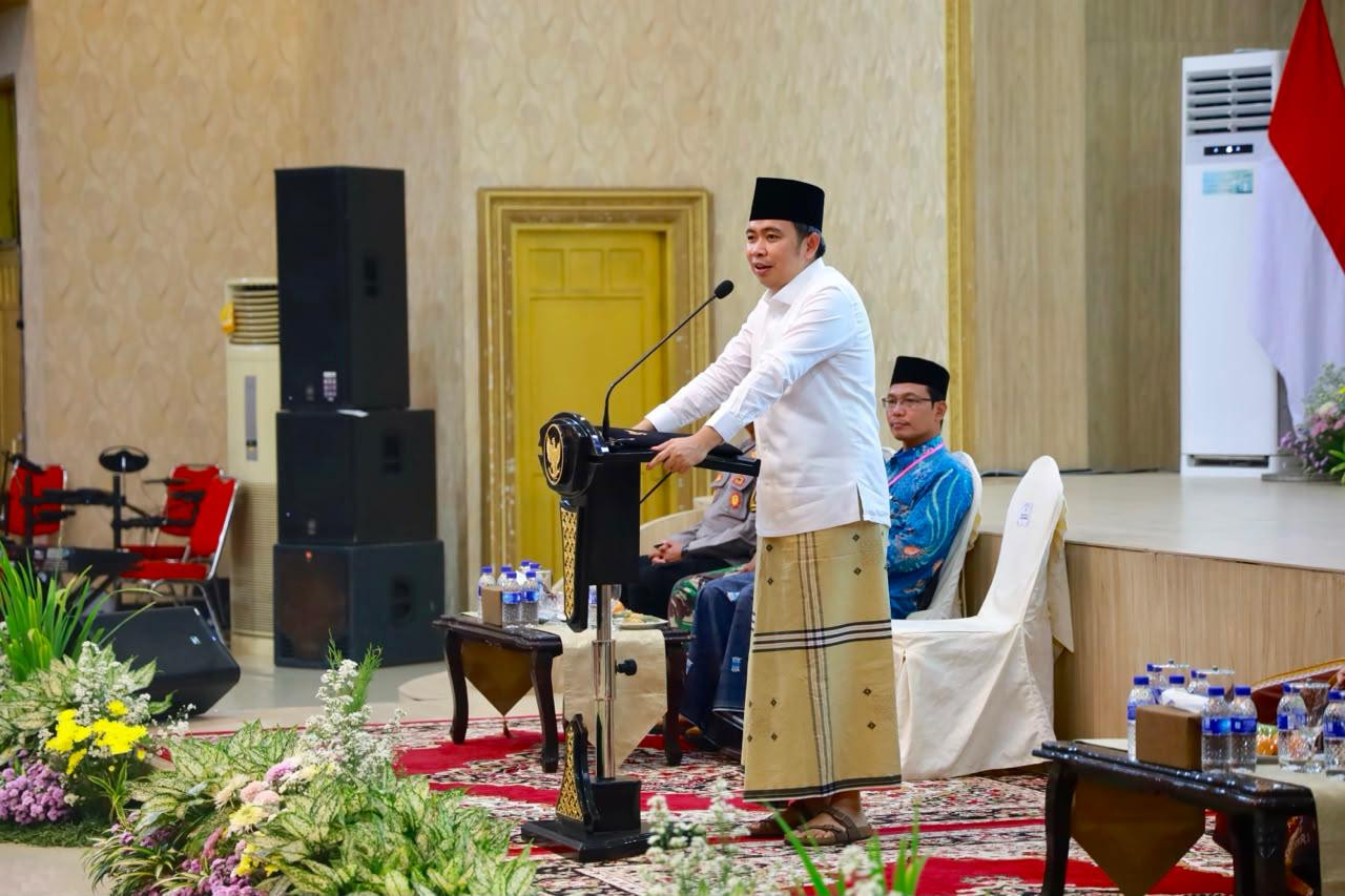 Gus Fawait saat mengukuhkan forum komunikasi ponpes dan guru ngaji (Foto: Diskominfo Jember/jatimnow.com)