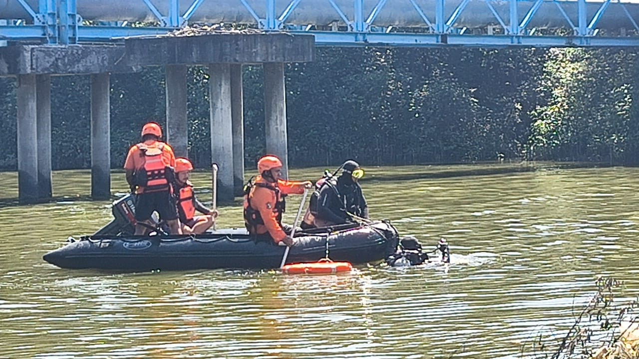 Operasi SAR gabungan di Kali Lamong, Gresik, Senin (8/6/2026). (Foto: Basarnas Surabaya for jatimnow.com)