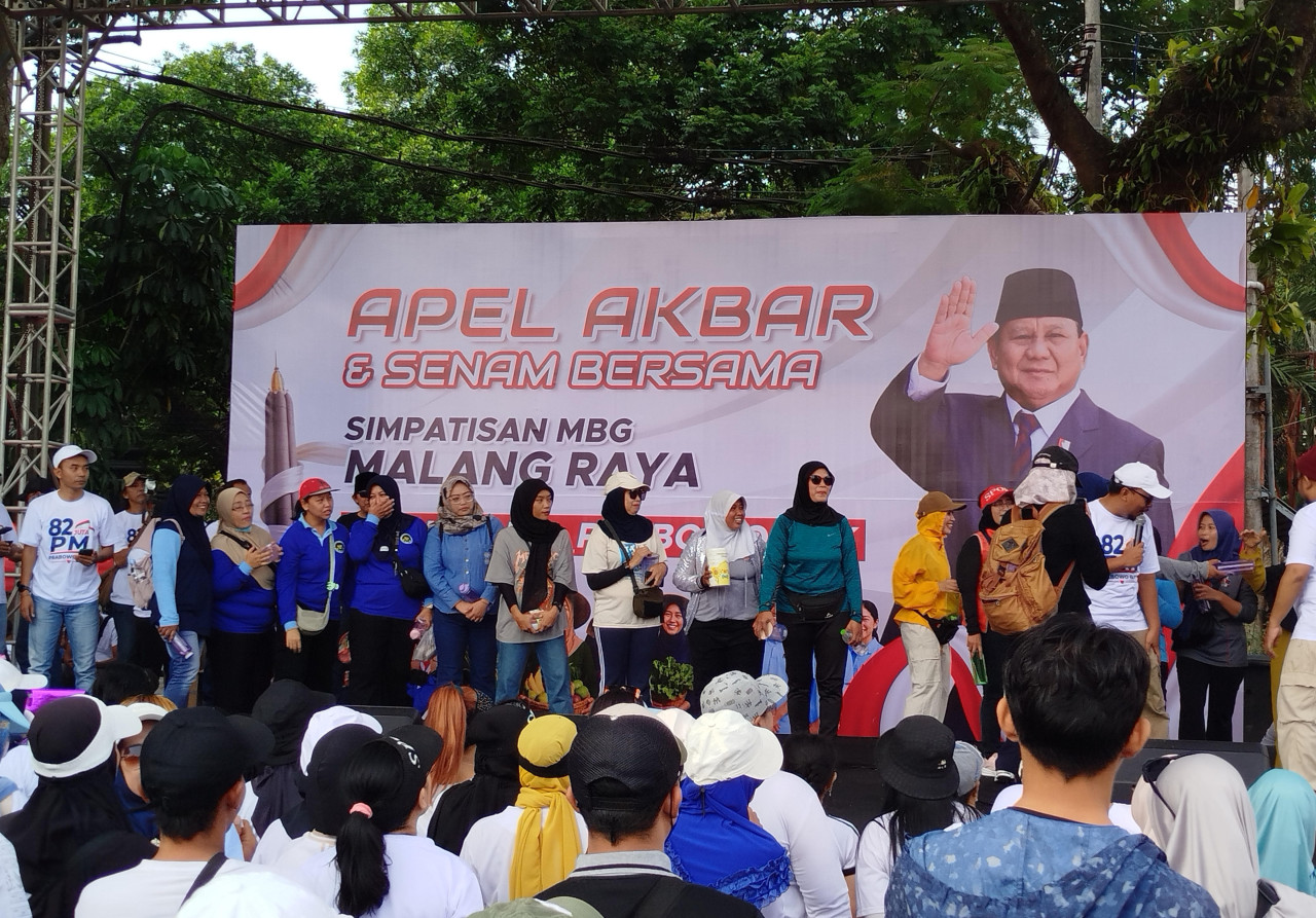 Aksi Aliansi Masyarakat Pendukung MBG di Bundaran Tugu Malang (Foto: Aris/ jatimnow.com)