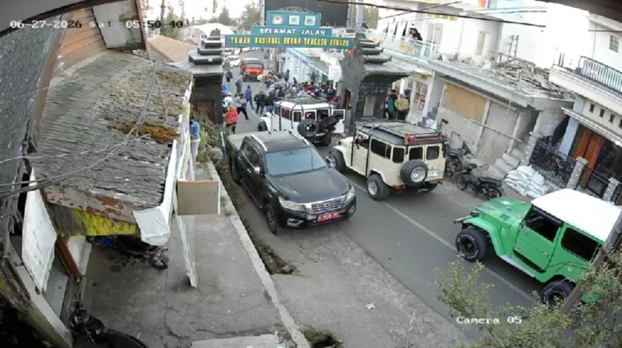 Tangkap layar rekaman CCTV insiden keributan di pintu masuk Bromo. (Foto: Humas BB-TNBTS for jatimnow.com)