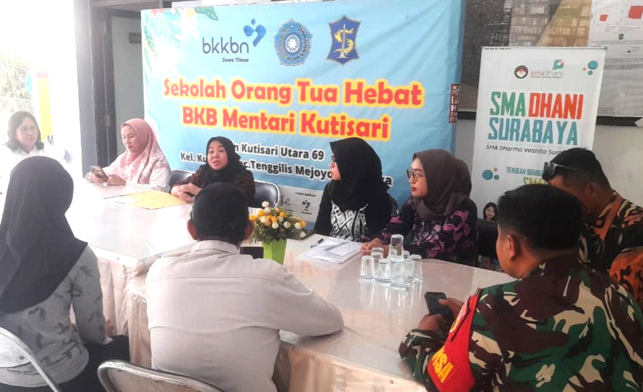Penyerahan bantuan dari PT SIER yang digelar di Balai Kelurahan Kutisari, Surabaya, Rabu (3/6/2026).