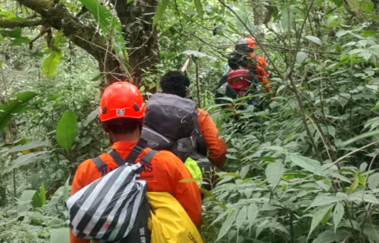 Pendaki 18 Tahun Terperosok ke Jurang Semeru Sedalam 300 Meter