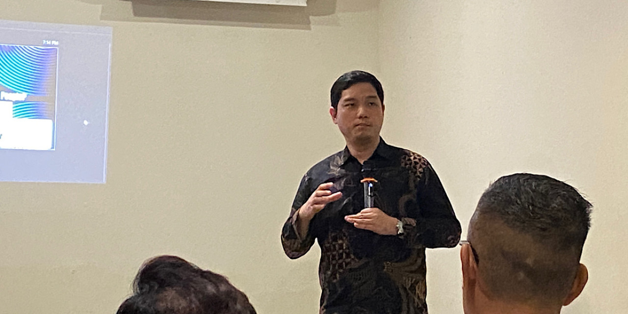 Dokter Spesialis Penyakit Dalam National Hospital, dr. Jusak Renatan, Sp.PD, AIFO-K dalam Health Talk Kanker di Usia Muda. (Foto: Yanuar Dedy/jatimnow.com)