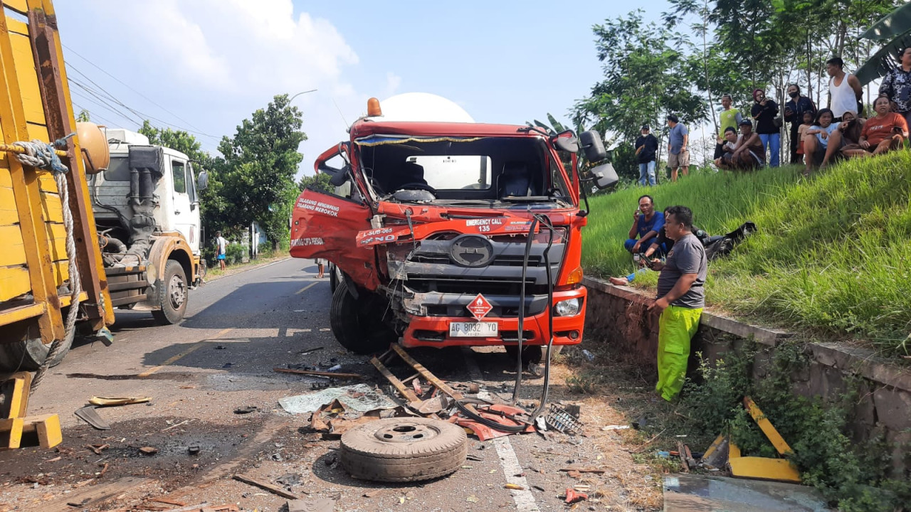 Kondisi Truk Tangki LPG pasca kecelakaan di Purwoasri Kediri. (Foto: Polres Kediri/jatimnow.com)