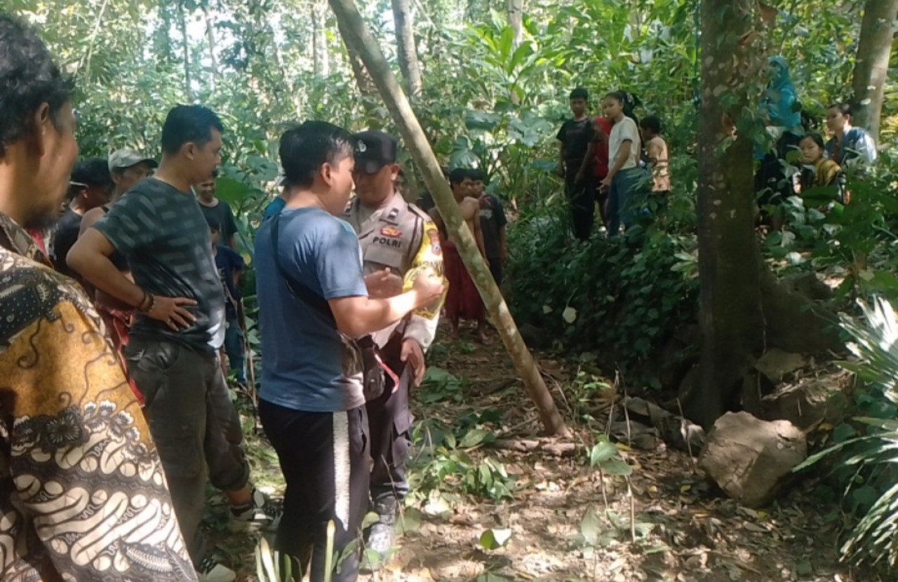 Lokasi penemuan kerangka manusia. (Foto: Ali/jatimnow.com)