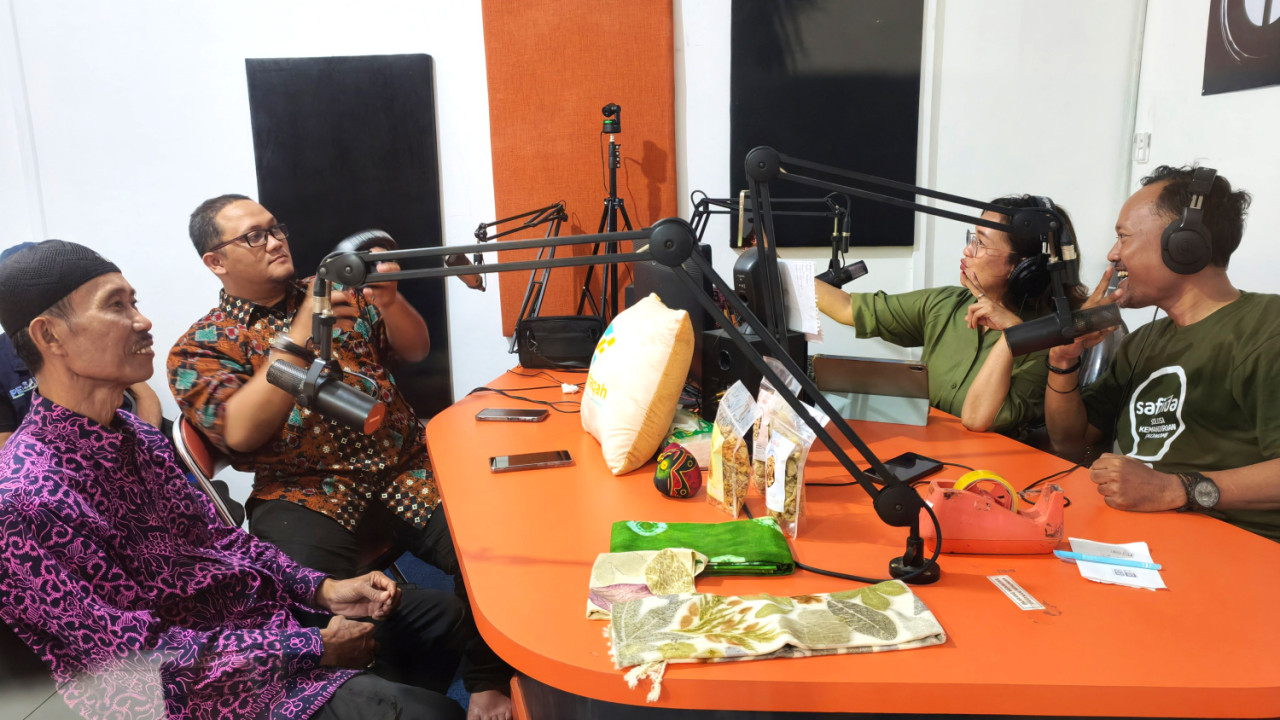 Markas UKM saat Jagongan Bareng RLD, Studio Istara FM, Jumat (26/6/2026). (Foto: Ali Masduki/jatimnow.com)