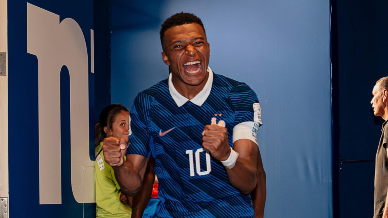 Striker Prancis Kylian Mbappe merayakan kemenangan. (Foto: instagram equipedefrance)