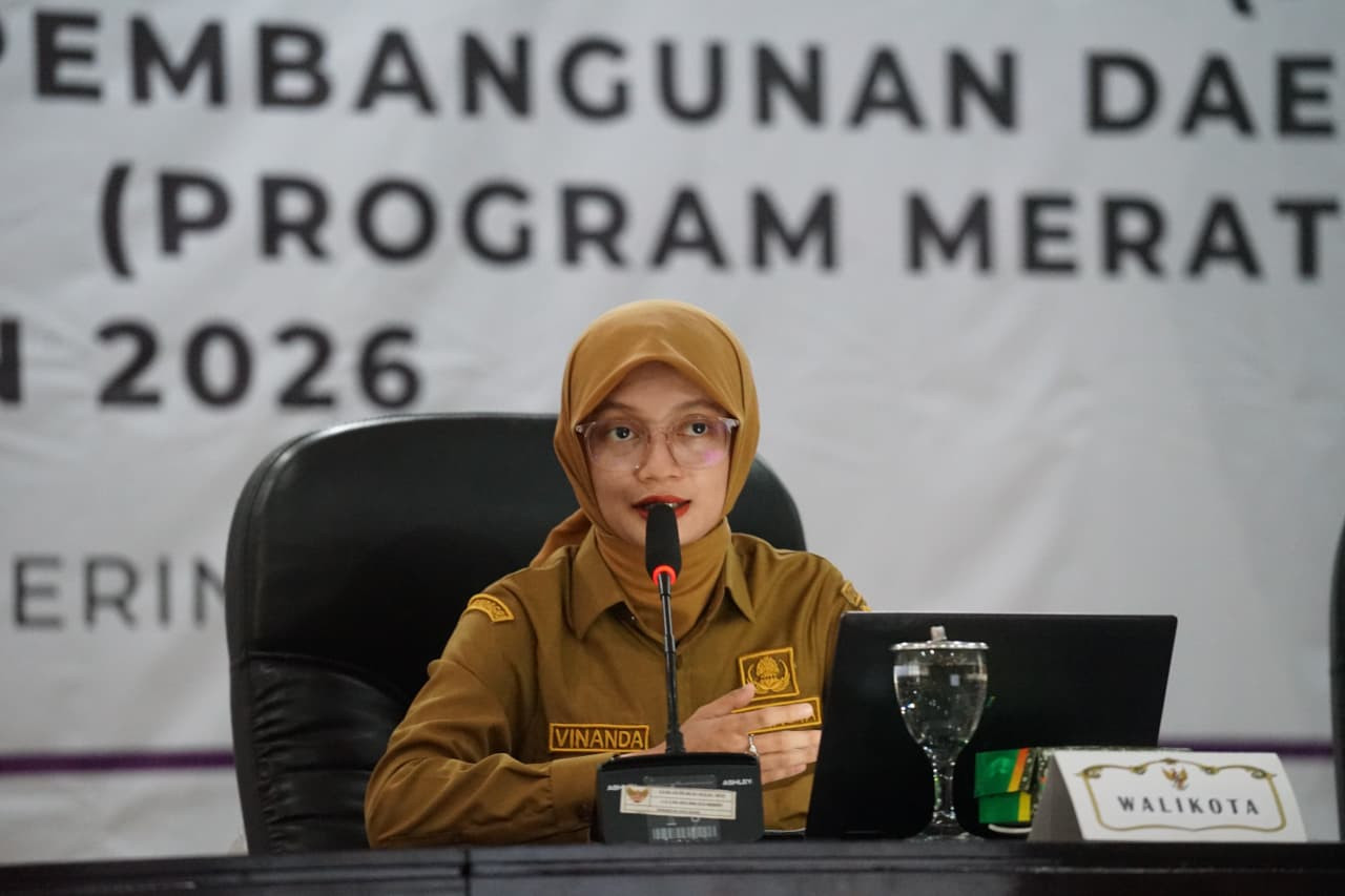 Mbak Vinanda saat membuka Bimtek Pokmas Pelaksana Program Pembangunan Daerah Berbasis Kelurahan (MERATA). (Foto: Pemkot Kediri/jatimnow.com)