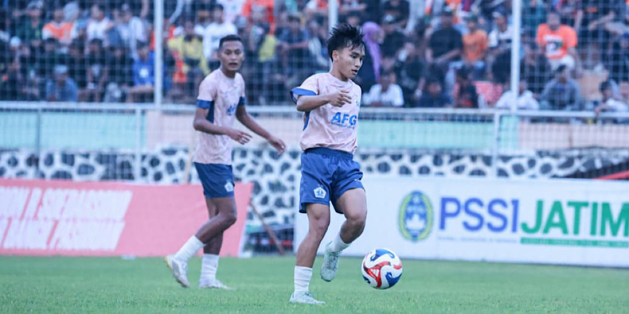 Rifqi Ray Farandi dan Haikal Riza saat berseragam Persik Kediri. (Foto: Persik Kediri/jatimnow.com)