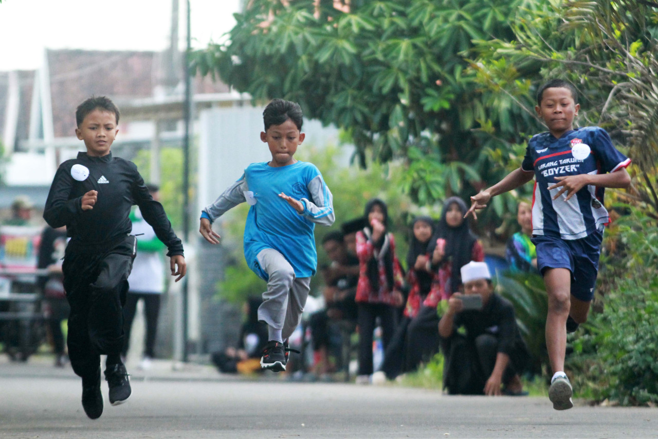 Lomba lari Porsadin VII Kecamatan Duduksampeyan Gresik. (Foto: Sahlul Fahmi/ jatimnow.com)
