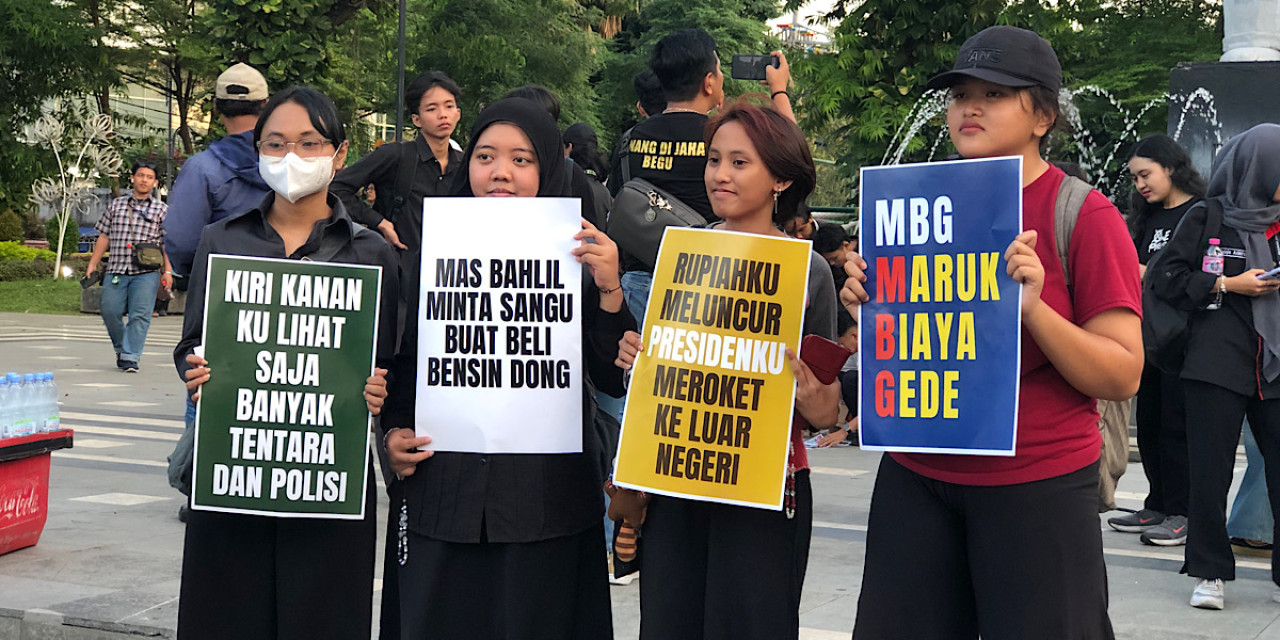 Rakyat Surabaya Menggugat, Pedagang-Ojol Suarakan Keresahan di Taman Apsari