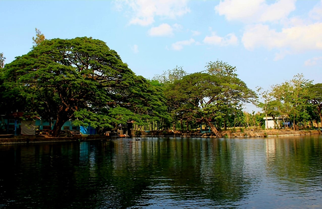 Keindahan Danau Ronggojalu yang menjadi destinasi wisata di Probolinggo. (Foto: Ide Farid/jatimnow.com)