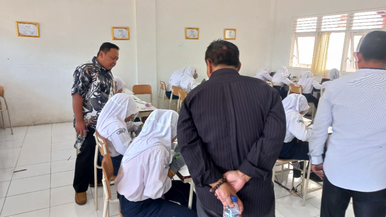 Komisi III DPRD Kota Probolinggo melakukan inspeksi mendadak ke gedung SR di Jalan Ikan Belanak. (Foto: DPRD Kota Probolinggo/jatimnow.com)