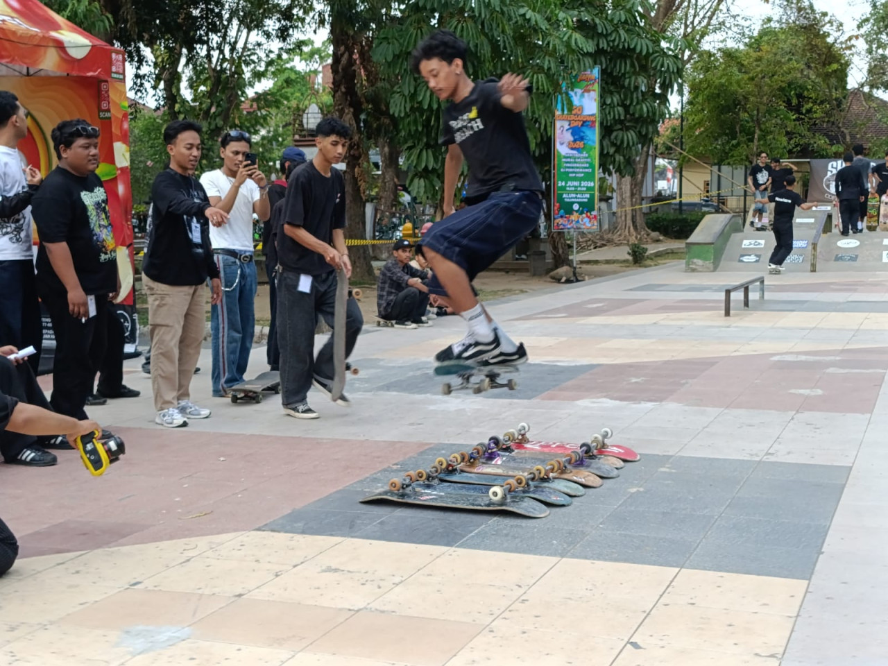 Pemain Skateboard saat perayaan hari Skateboard Sedunia di Tulungagung. (Foto: Bramanta/jatimnow.com)