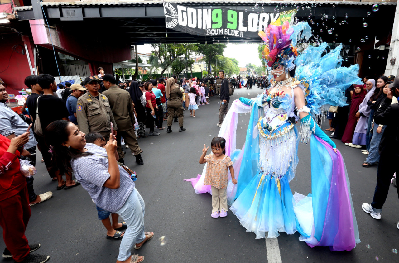 Surabaya Fashion Festival Jadi Magnet, Warga Bebas Foto Bareng Peraga