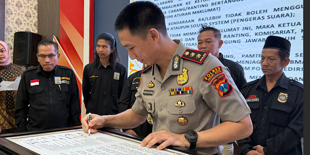 Kapolres Kediri Kota, Anggi Saputra Ibrahim tandatangani Deklarasi Aman Suro 2026. (Foto: Polres Kediri Kota/jatimnow.com)