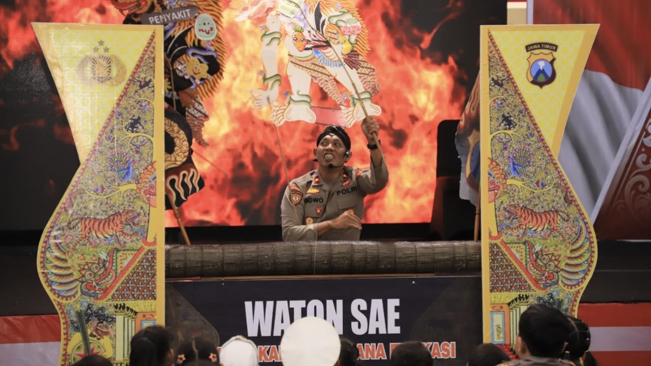 Dalang Bowo Edukasi Gizi untuk Anak-anak di Kediri Lewat Wayang Kardus