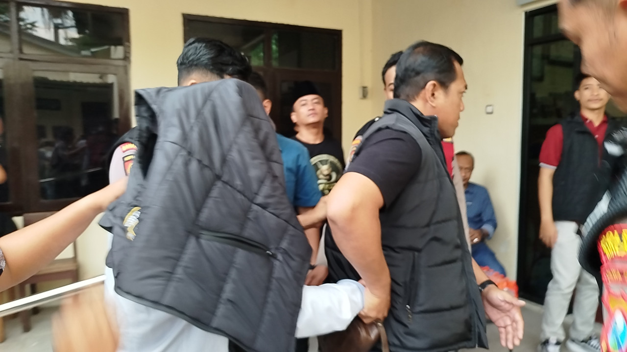Terduga kiai pelaku pelecehan seksual diamankan Polres Malang. (Foto: Aris/jatimnow.com)