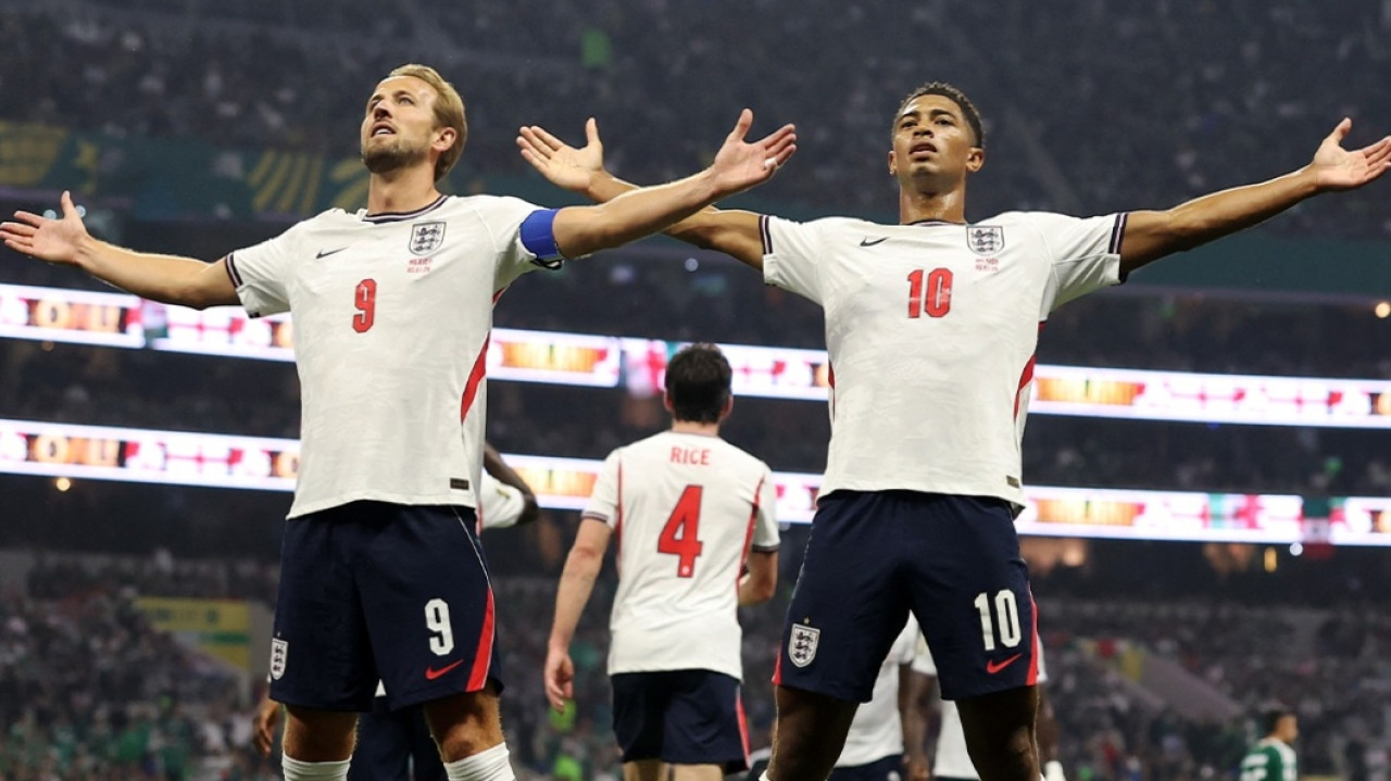 Harry Kane dan Jude Bellingham merayakan gol ke gawang Meksiko. (Foto: instagram englandfootball)