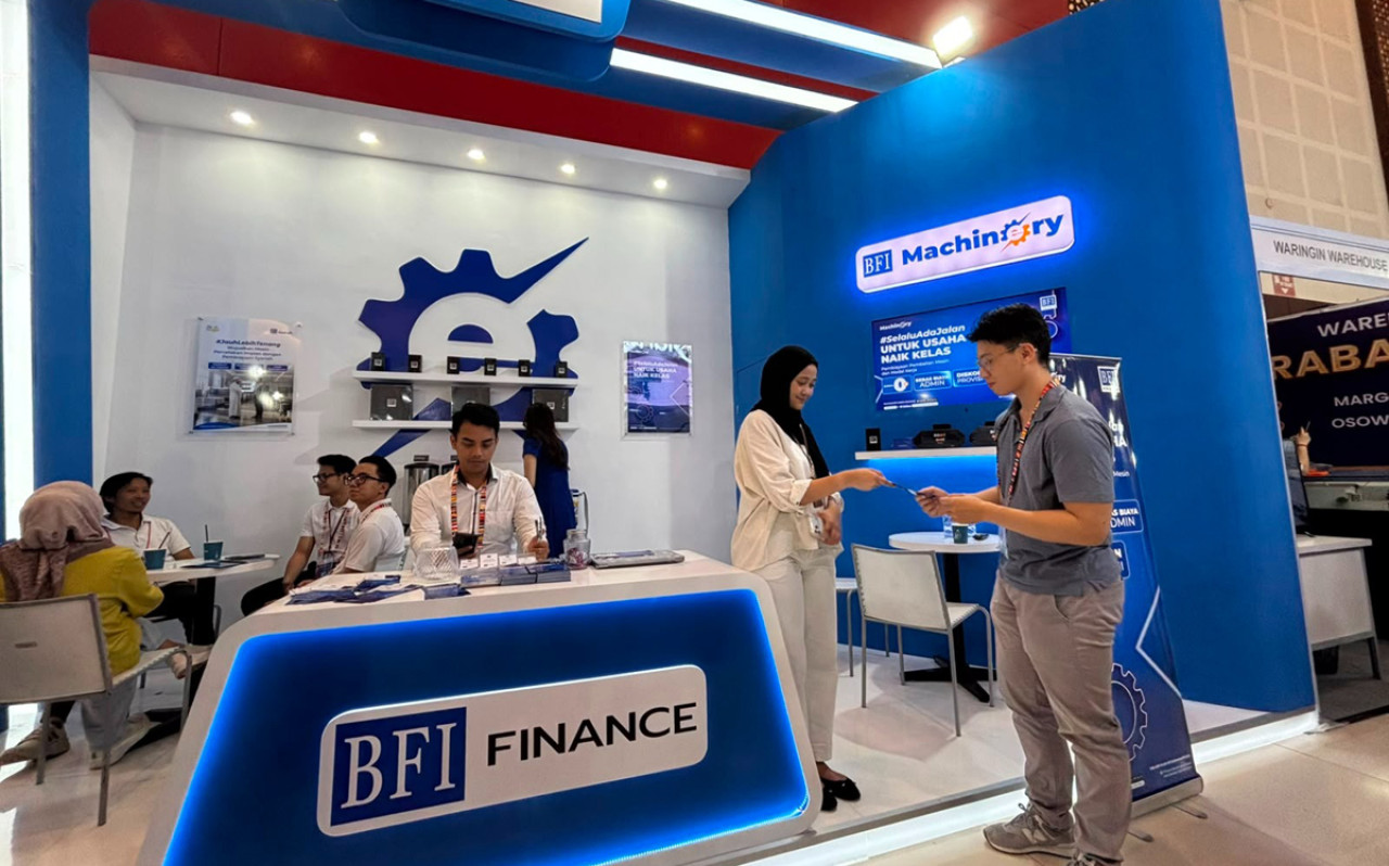 BFI Finance menawarkan pembiayaan mesin konvensional dan syariah serta promo khusus di Surabaya Printing Expo 2026. (Foto: Ali Masduki/jatimnow.com)