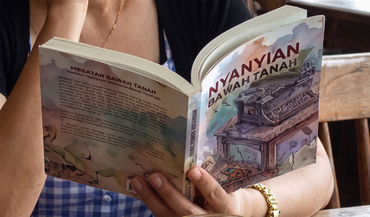 Buku Nyanyian Bawah Tanah mengungkap kesaksian 8 penyintas aktivis SMID/PRD 1996 yang mengalami penyiksaan demi memperjuangkan demokrasi. (Foto: Instagram)