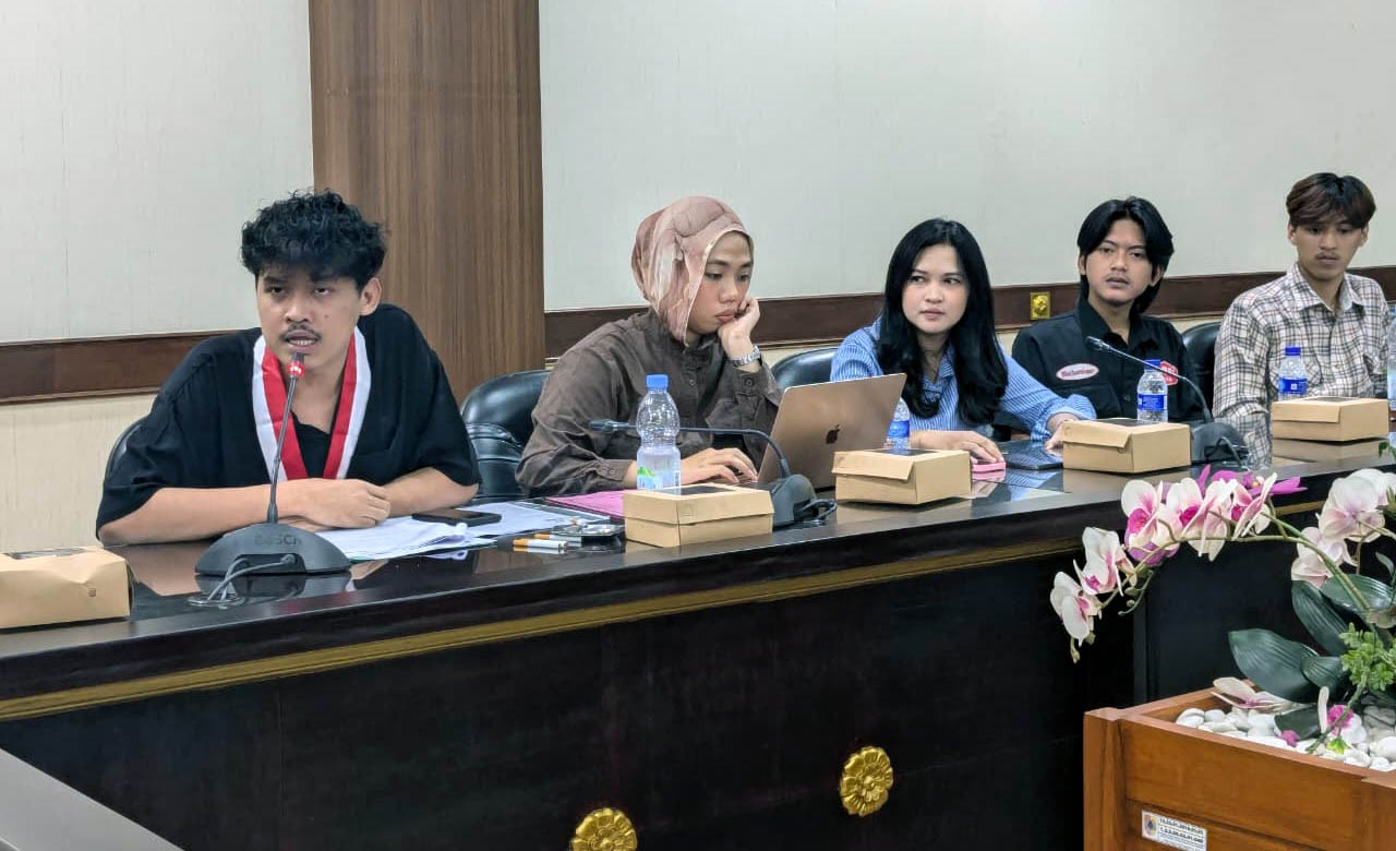 Kader GMNI Jember dengan DPRD pada 21 April 2026. (Foto: GMNI Jember for jatimnow.com)