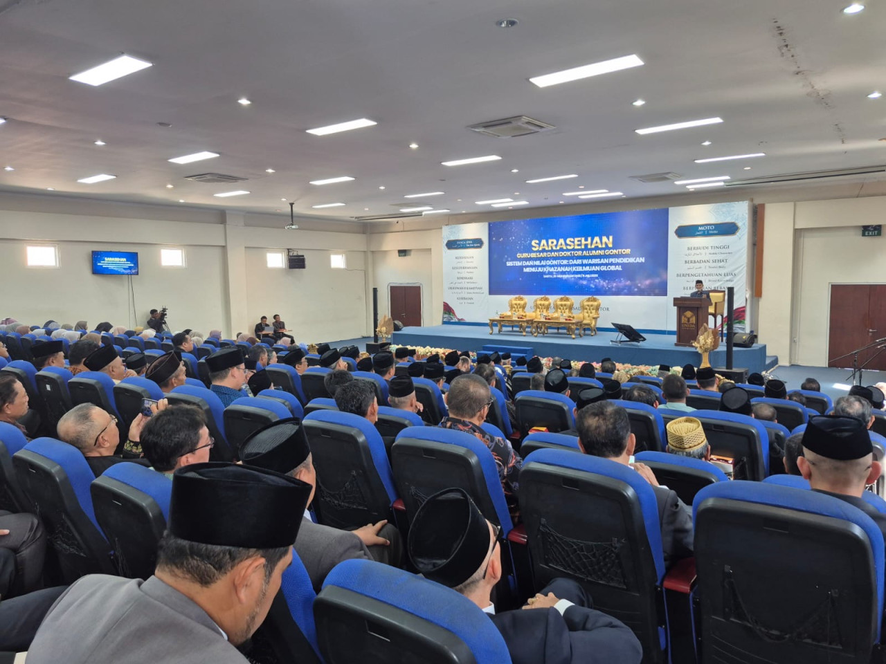 Suasana Sarasehan Guru Besar dan Doktor Alumni Gontor yang berlangsung di Hall Lantai 4 Universitas Darussalam (UNIDA) Gontor. (Foto: Ahmad Fauzani/jatimnow.com)