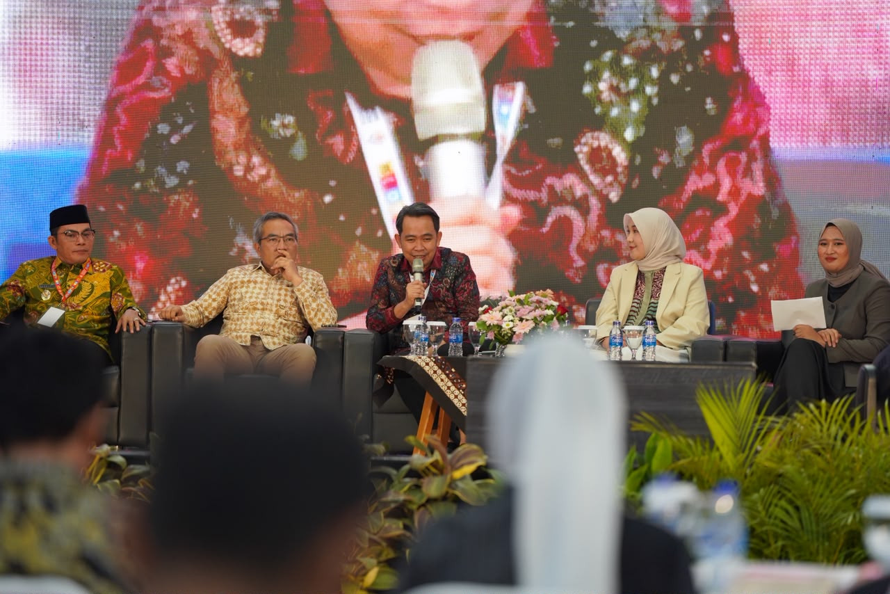 Gus Fawait saat menjadi pembicara di Konferensi Pendidikan Nasional 2026. (Foto: Diskominfo Jember/jatimnow.com)