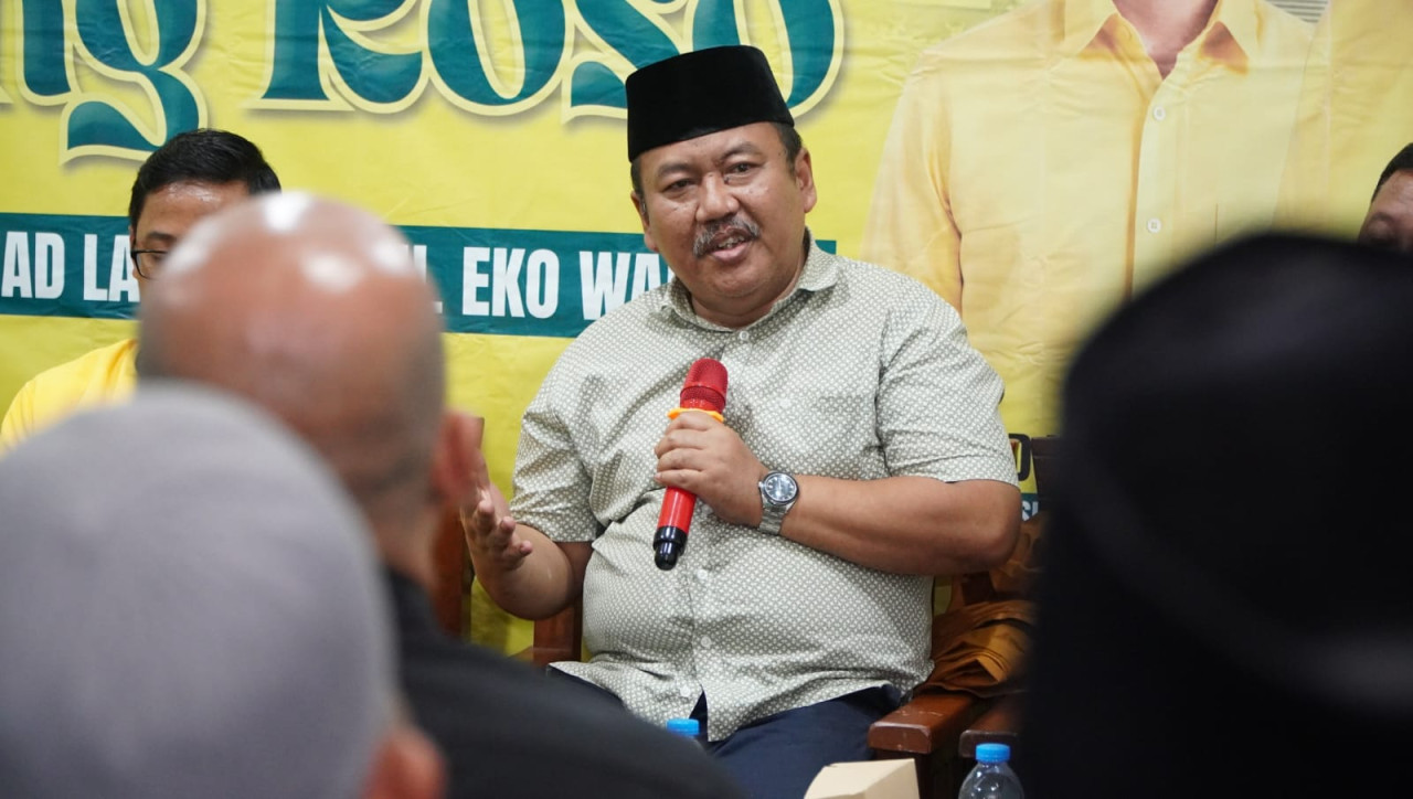 Ketua DPD Golkar Jawa Timur, Ali Mufthi saat menyerap aspirasi masyarakat Pulau Bawean. (Foto: Humas DPD Golkar Jatim for jatimnow.com)