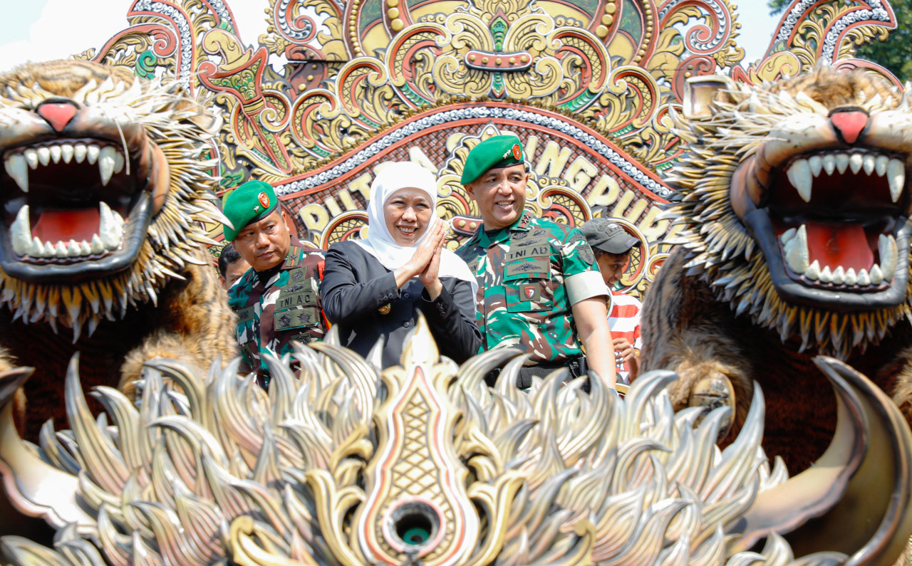 Gubernur Jawa Timur Khofifah Indar Parawansa bersama Pangdam V Brawijaya. (Foto: Pemprov Jatim for jatimnow.com)