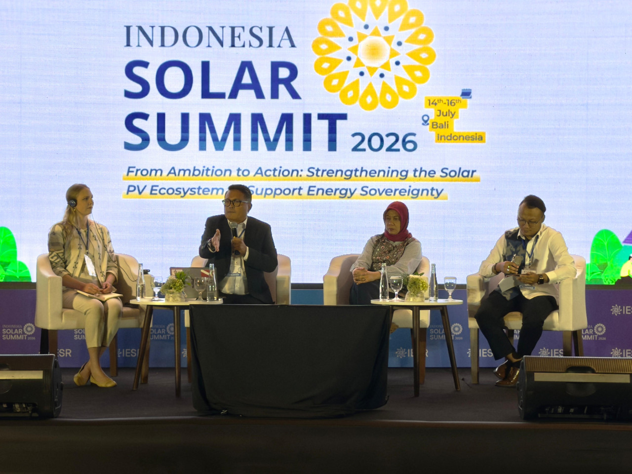 Didik Prasetiyono menjadi pembicara pada panel “Tactical Steps to Meet the Clean Energy Demand of the Industrial Sector” di Indonesia Solar Summit 2026. (Foto: Istimewa)