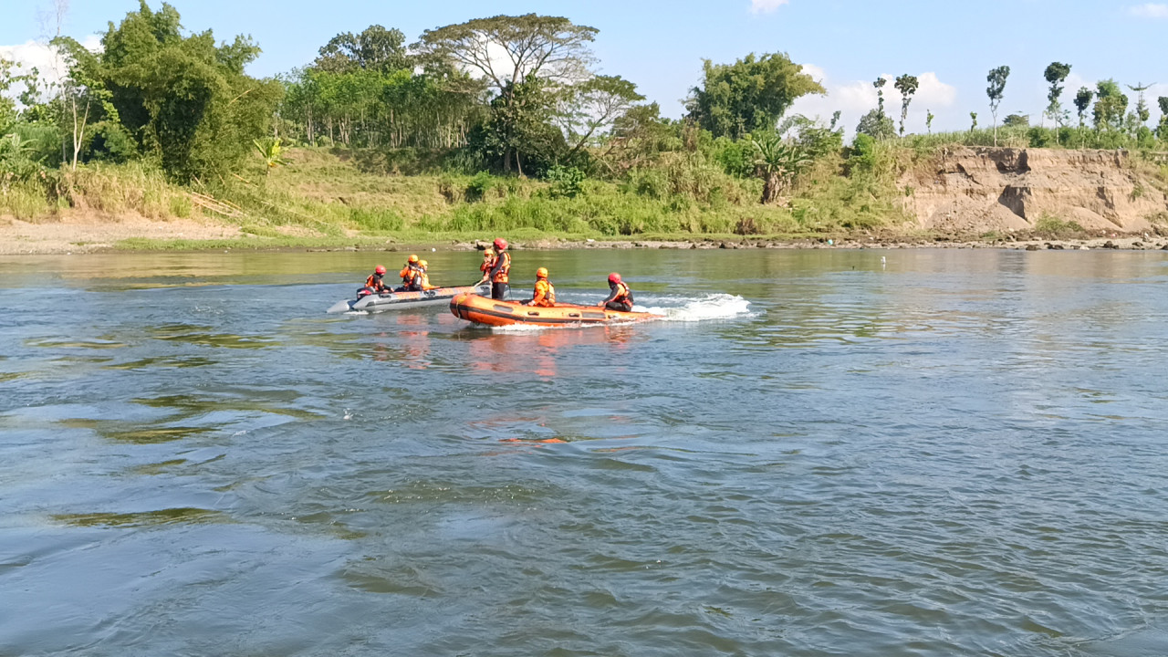 Proses pencarian yang dilakukan tim SAR gabungan di Tulungagung. (Foto:Bramanta/jatimnow.com)