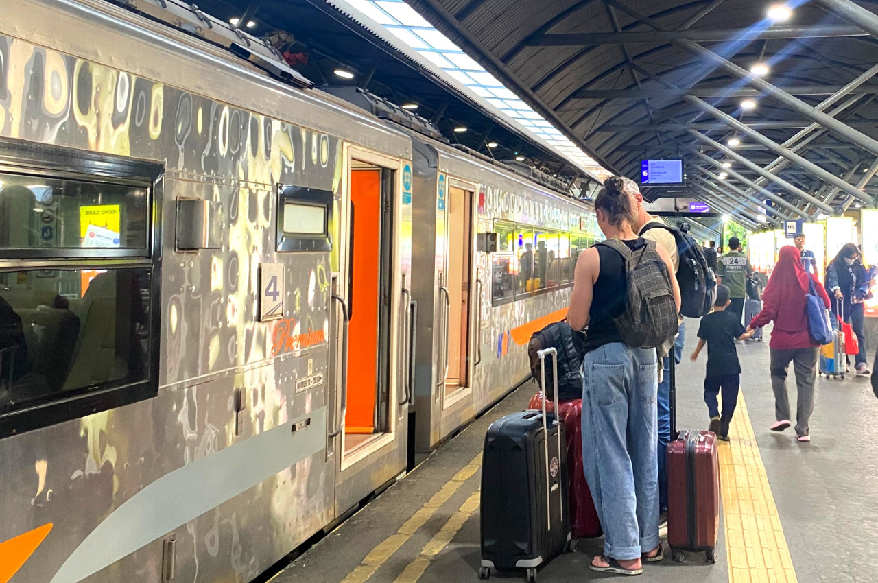 Belasan Stasiun Daop 8 Surabaya Integrasikan KA Jarak Jauh dan Commuter Line