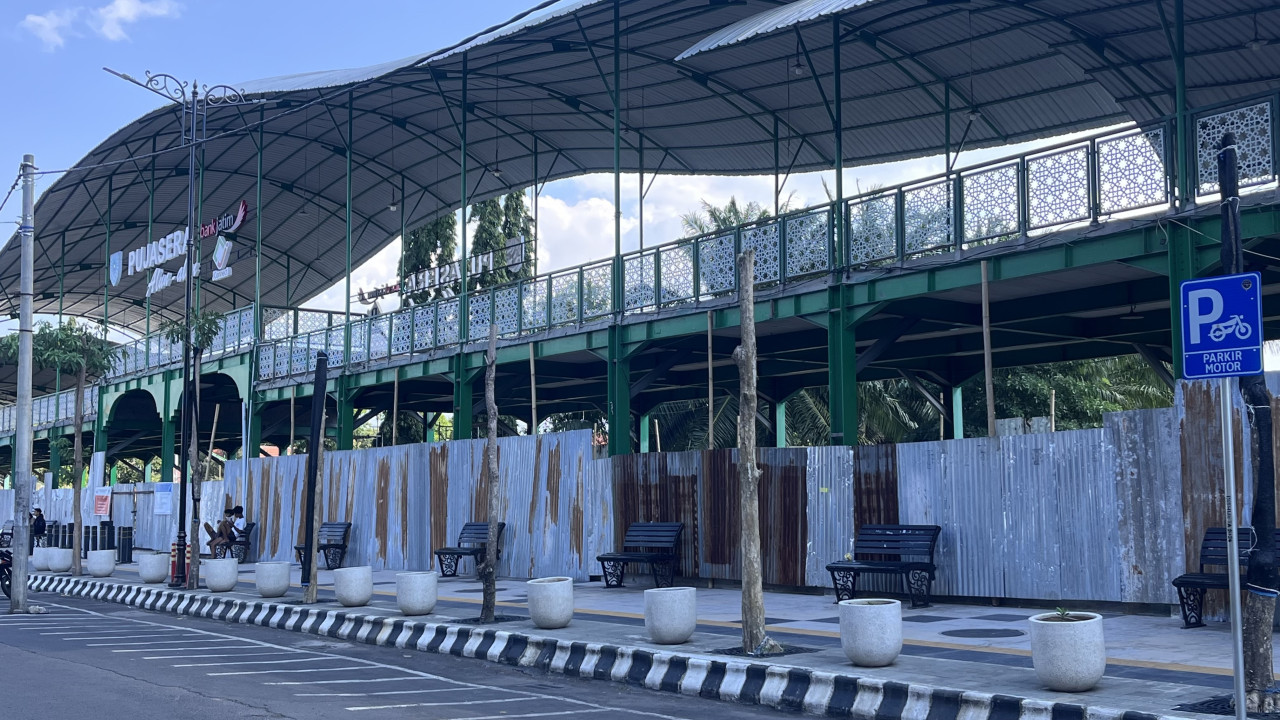 Beberapa pohon mati di alun- alun Kota Probolinggo. (Foto: Ide Farid Nasution/ jatimnow.com)