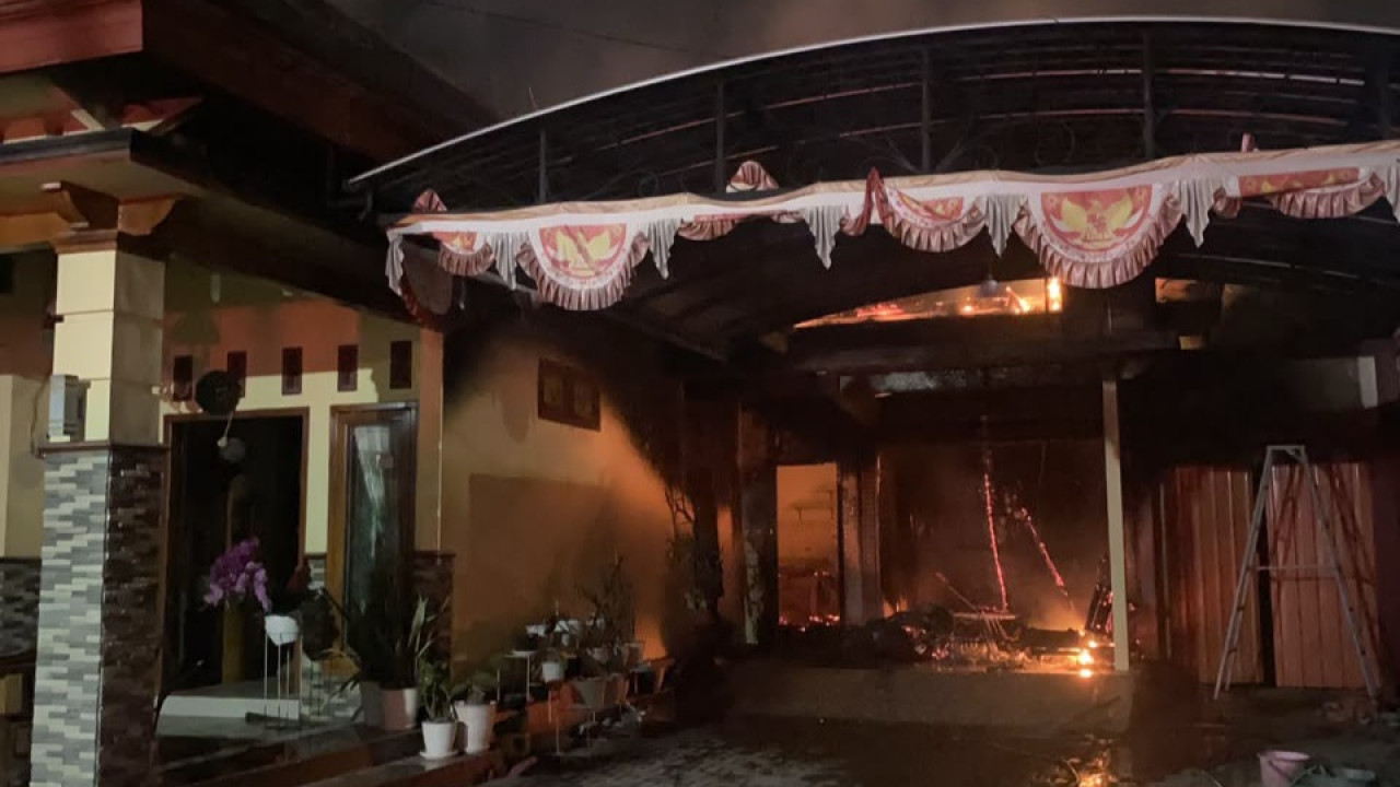 Penampakan kebakaran rumah janda di Kediri. (Foto: Damkar Kediri/jatimnow.com)