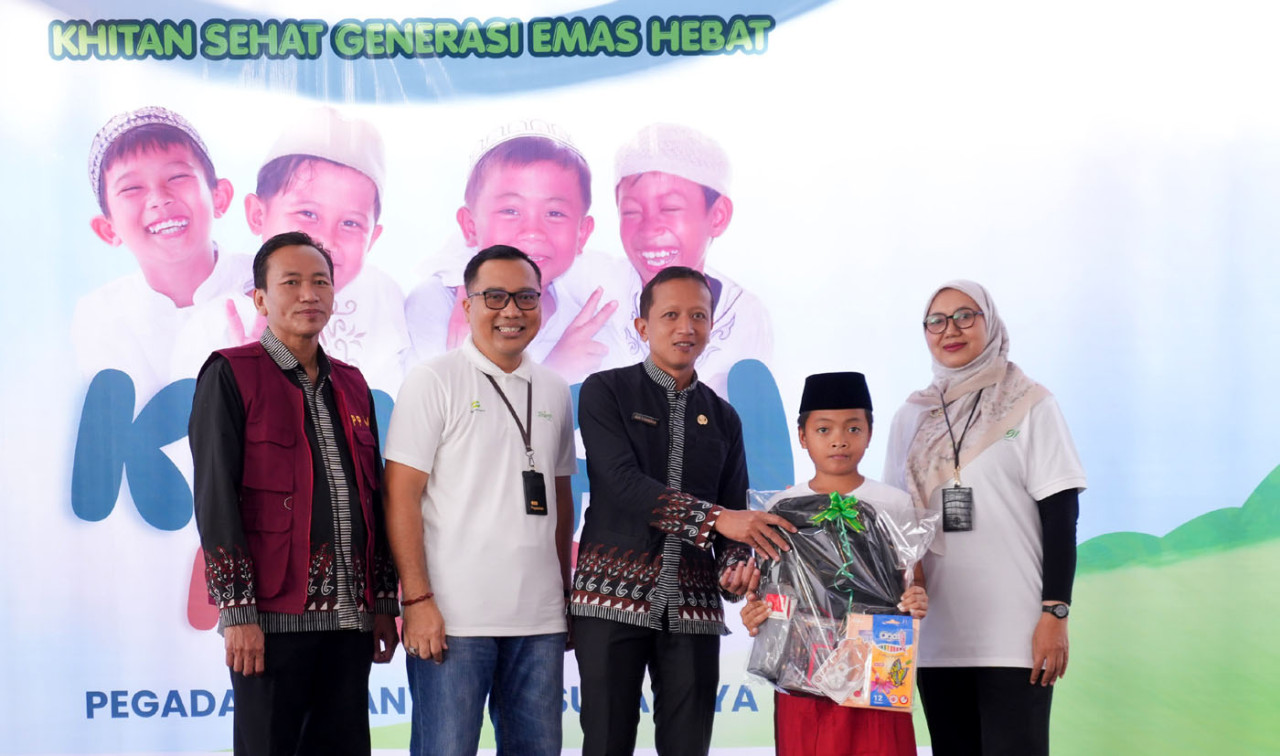 Pegadaian menggelar khitan massal gratis bagi 125 anak di Genteng dan Bojonegoro sebagai bagian program TJSL dan komitmen ESG. (Foto: Humas Pegadaian for jatimnow.com)