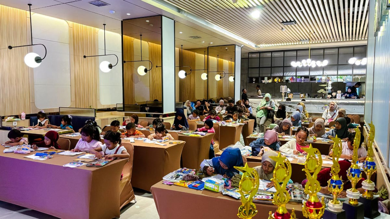 Lomba mewarnai di Surabaya menjadi alternatif kegiatan positif selama libur sekolah dengan melibatkan anak usia 5-10 tahun. (Foto: Marcomm Midtown Hote for jatimnow.com)