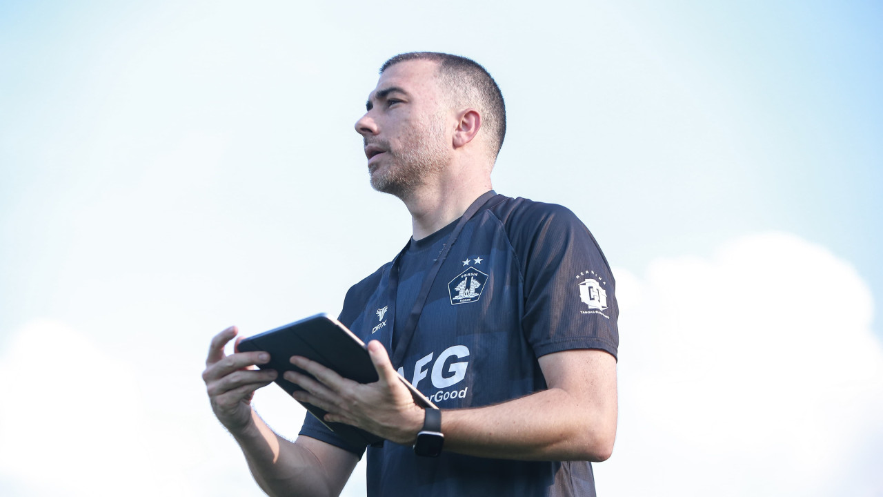 Potret Pelatih Persik Kediri Marcos Reina. (Foto: Persik Kediri/jatimnow.com)