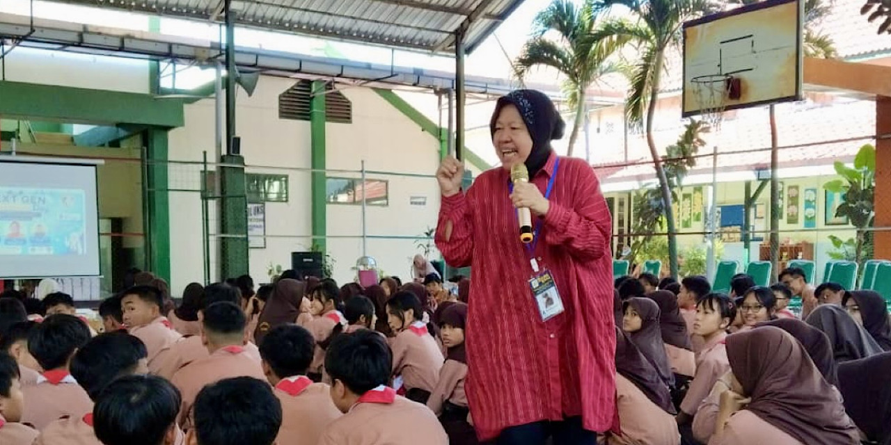Tri Rismaharini saat menghadiri Reuni Emas Paguyuban Alumni SMPN 1 Kota Kediri (Palasari) 76. (Foto: Nanik for jatimnow.com)