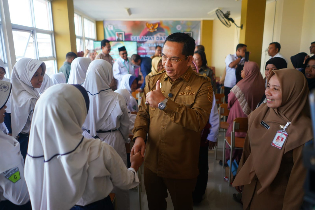 Wali Kota Probolinggo saat menyapa peserta MPLS. (Foto: Pemkot Probolinggo/jatimnow.com)