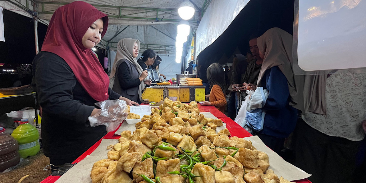 Pedagang tahu di Semipro (Seminggu di Kota Probolinggo) 2026. (Foto: Ide Farid/jatimnow.com)