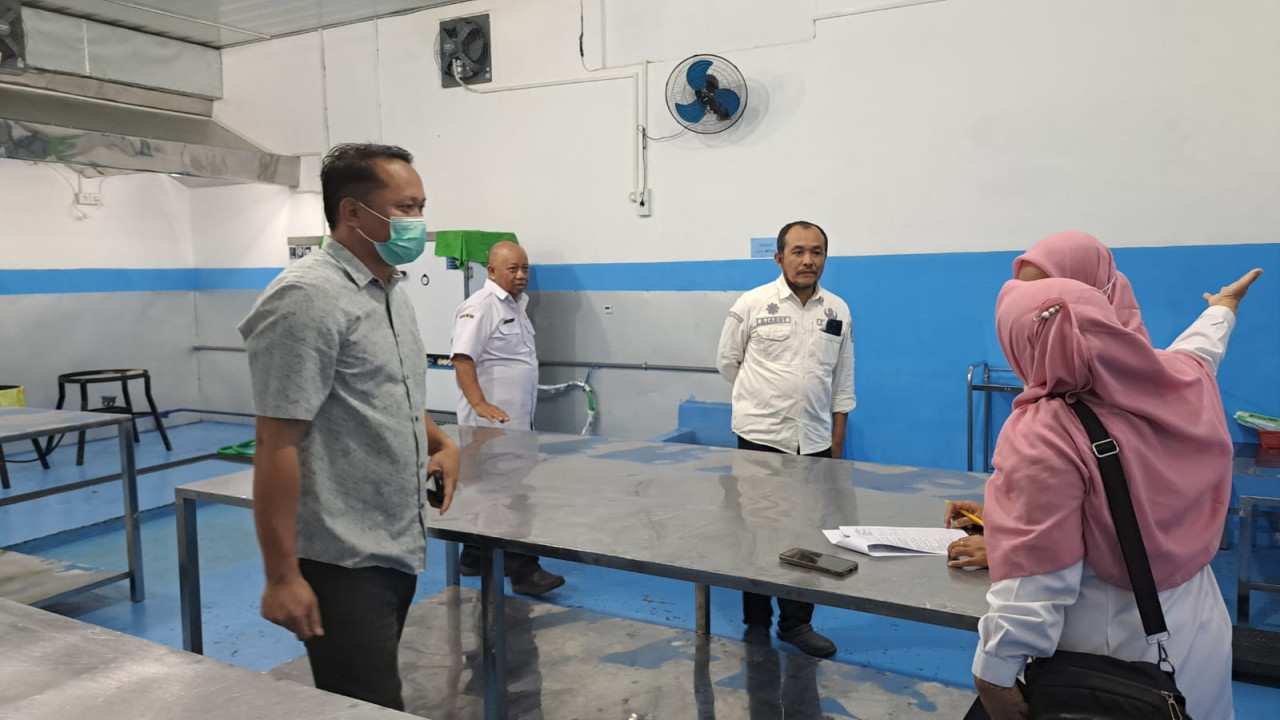 Tim dari Kecamatan Rejotangan saat sidak ke SPPG. (Foto: Istimewa)