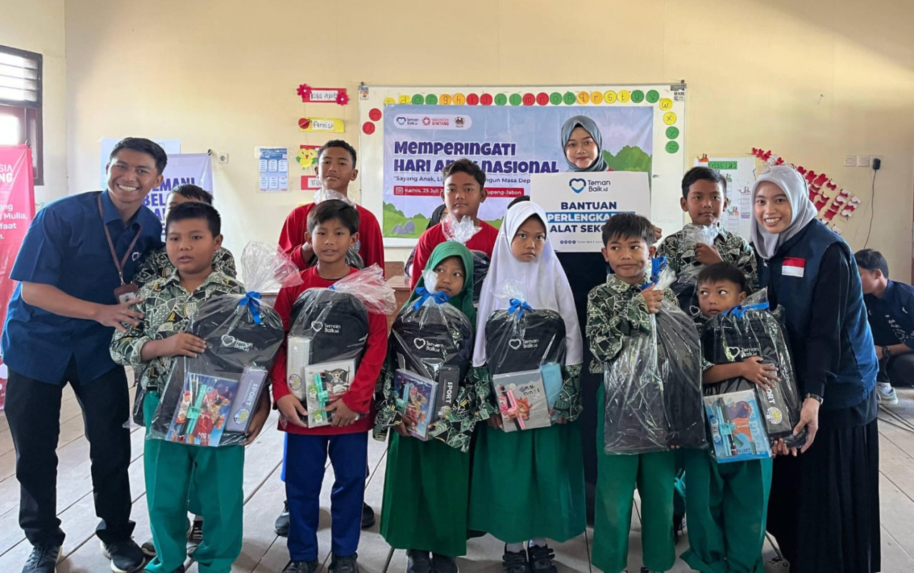 Hari Anak Nasional, Teman Baik Salurkan Bantuan Pendidikan di SDN Kupang Jabon